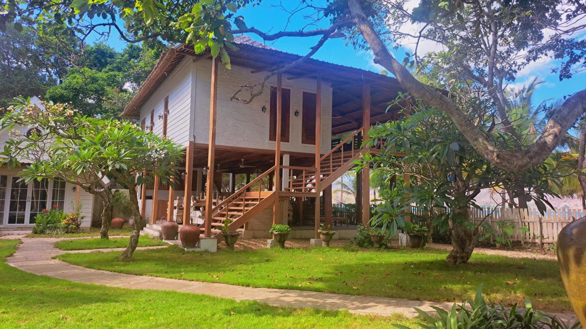 Pasir Putih Resort & Resto Maluk 外观 照片