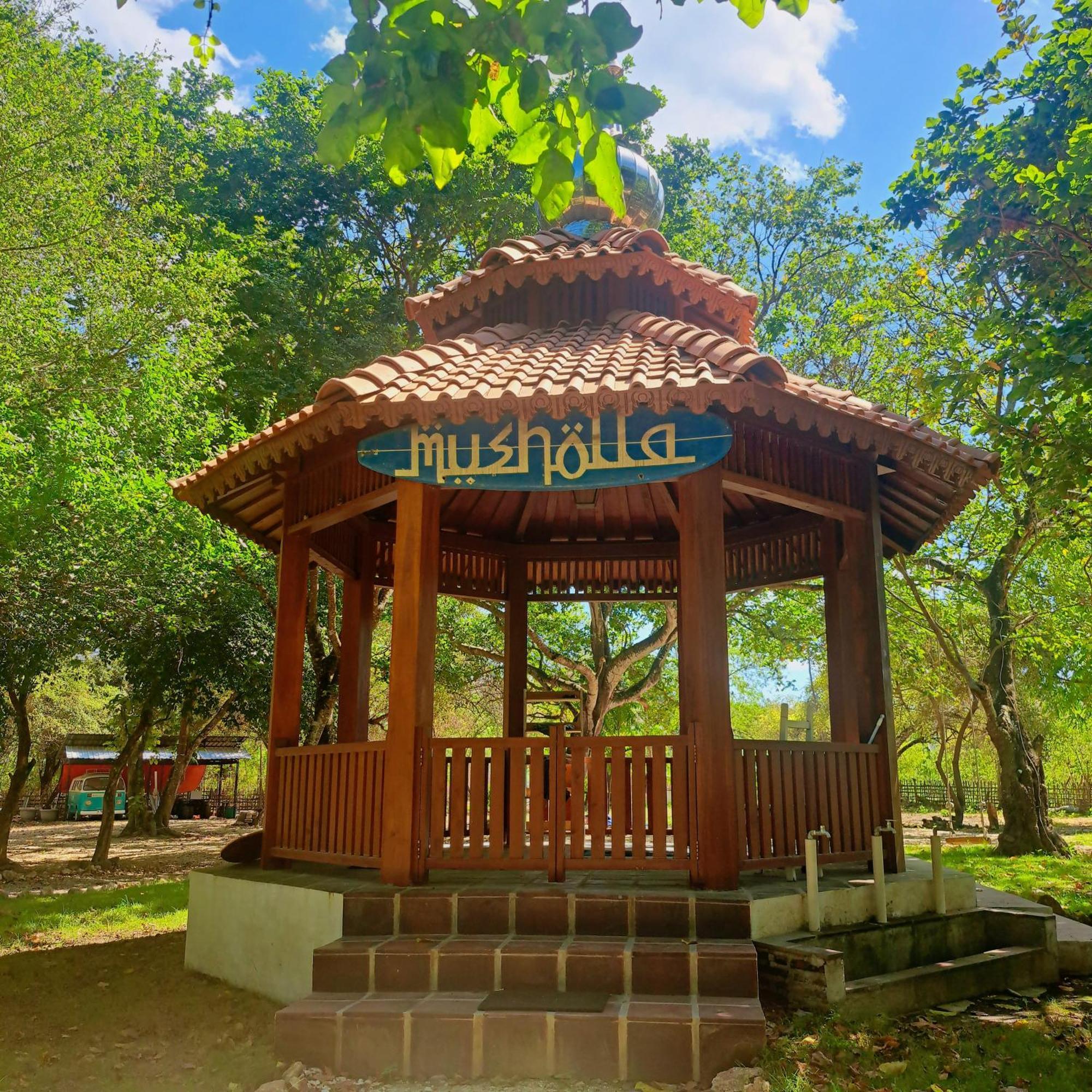 Pasir Putih Resort & Resto Maluk 外观 照片