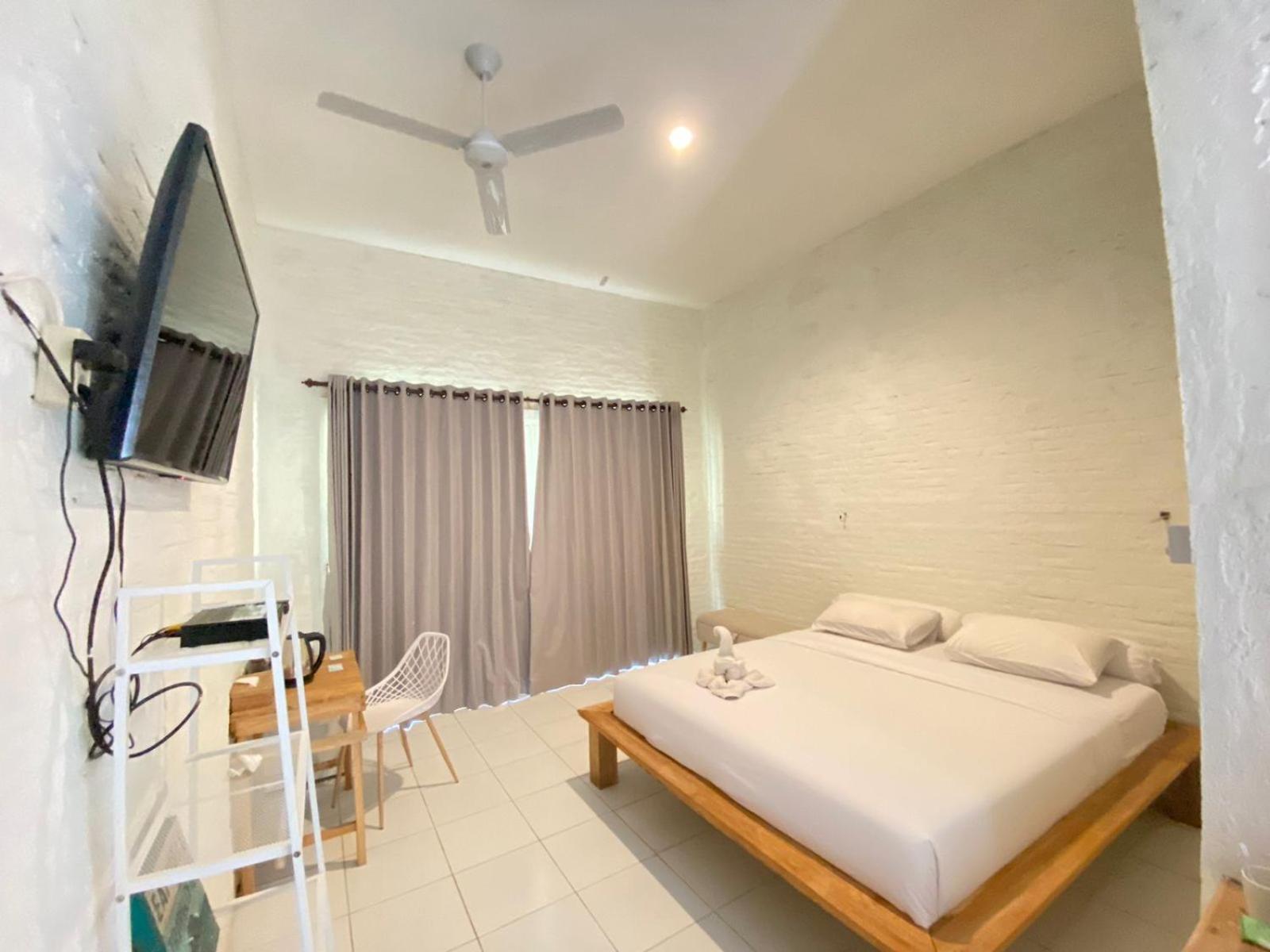 Pasir Putih Resort & Resto Maluk 外观 照片