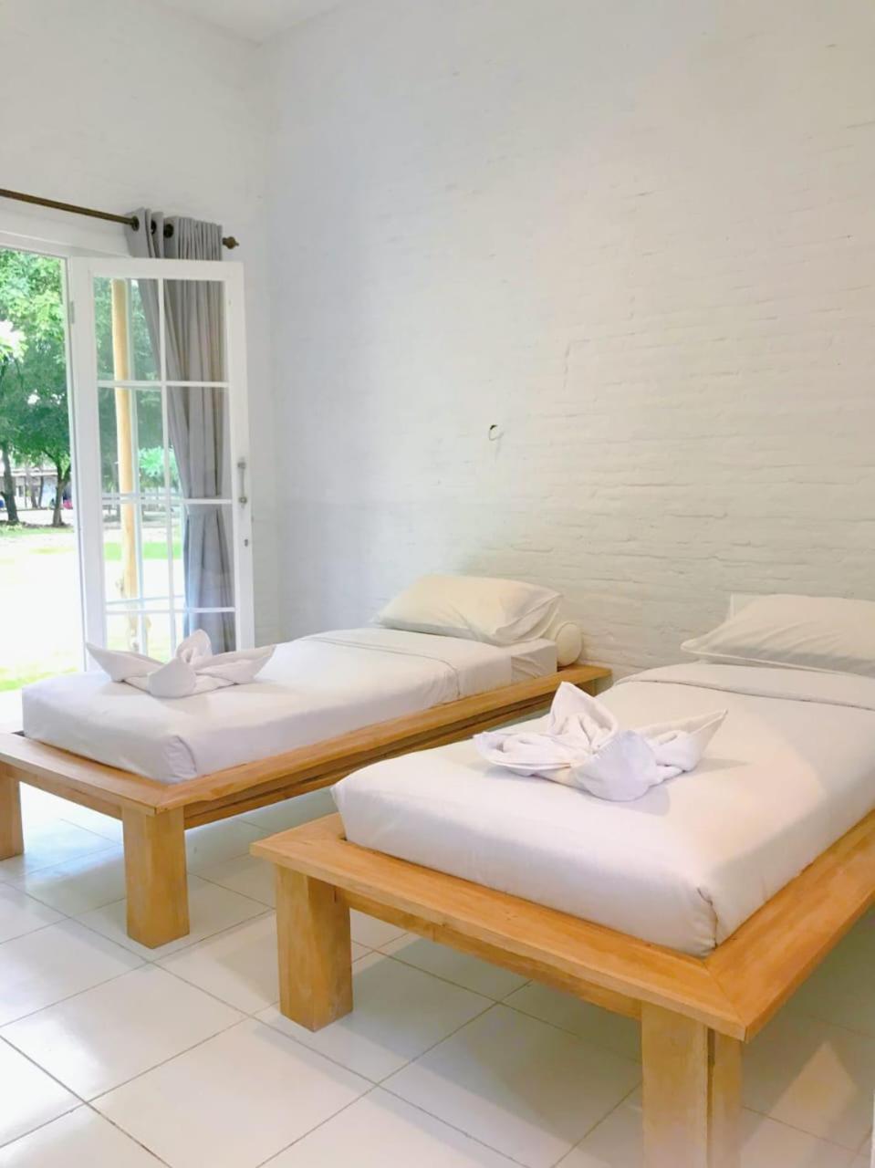 Pasir Putih Resort & Resto Maluk 外观 照片